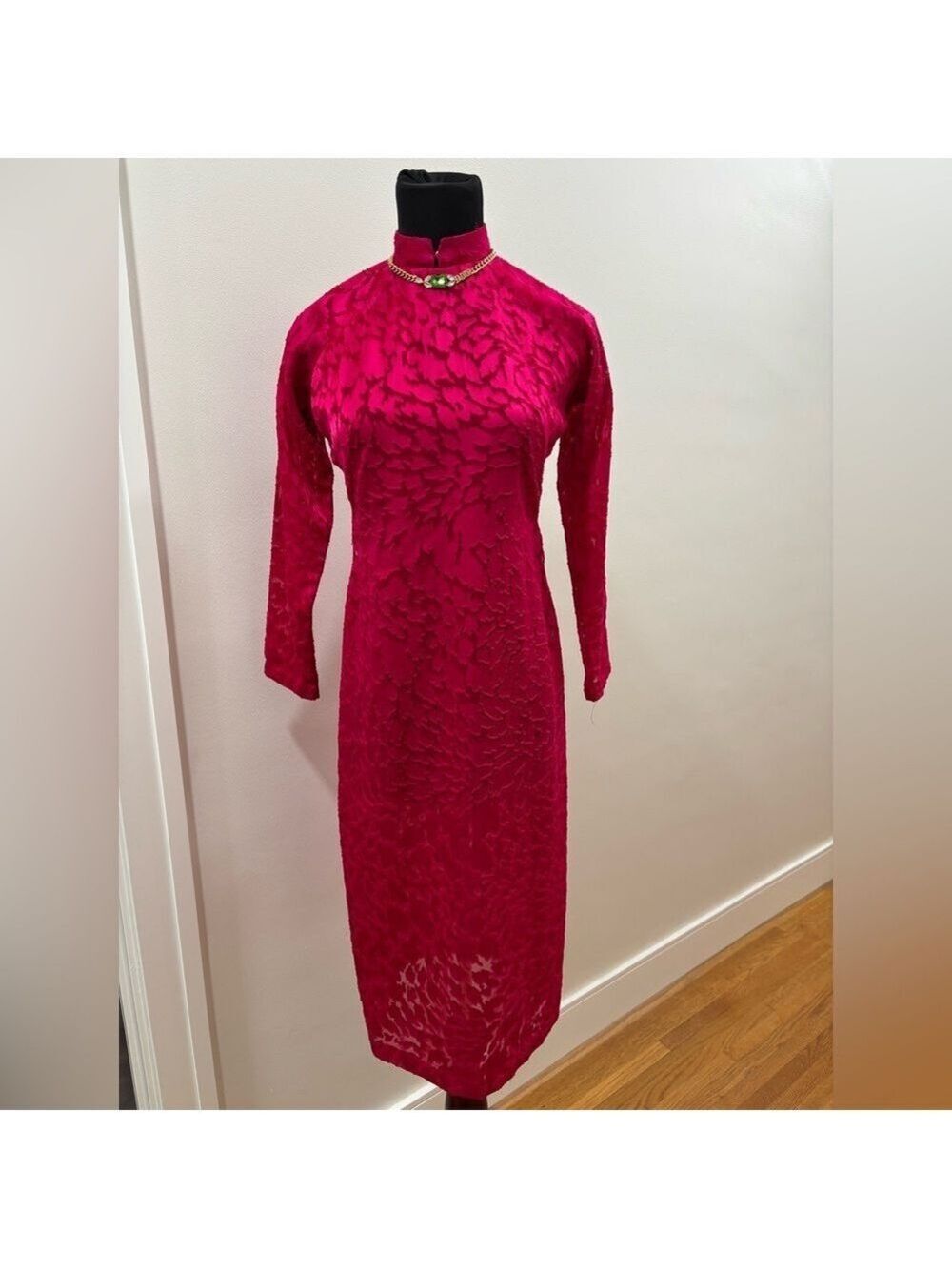 319. Elegant Red Dress (Áo dài style)